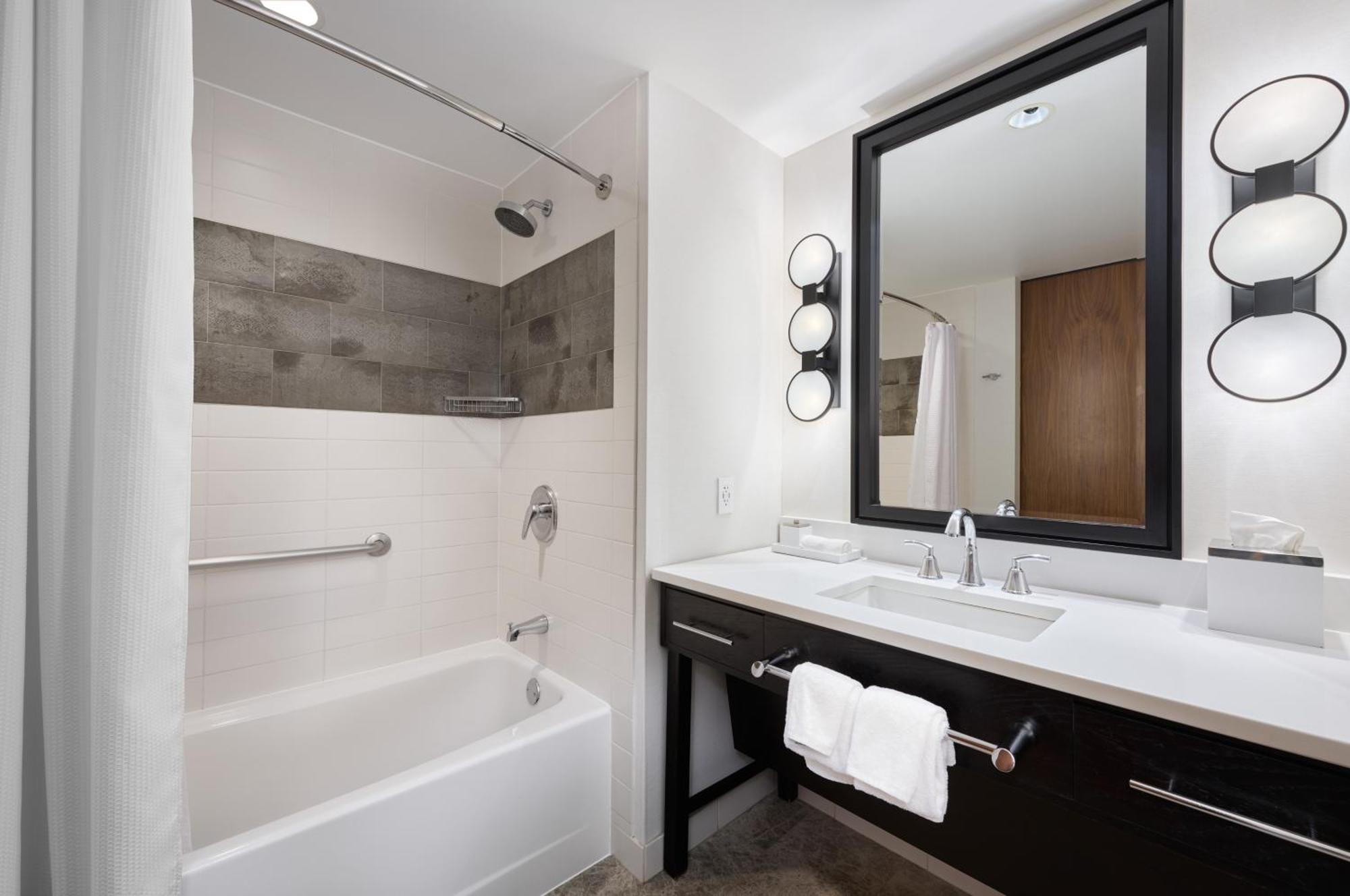 Loews Hotel 4*